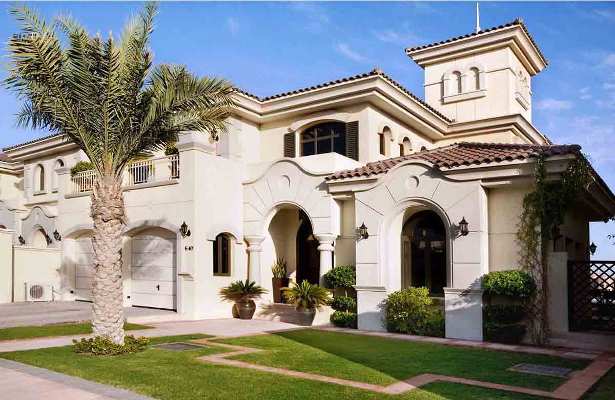 Modern villa exterior with elegant finish and well-maintained garden, reflecting the Cost to Hire a Painter in Dubai for high-quality residential painting.