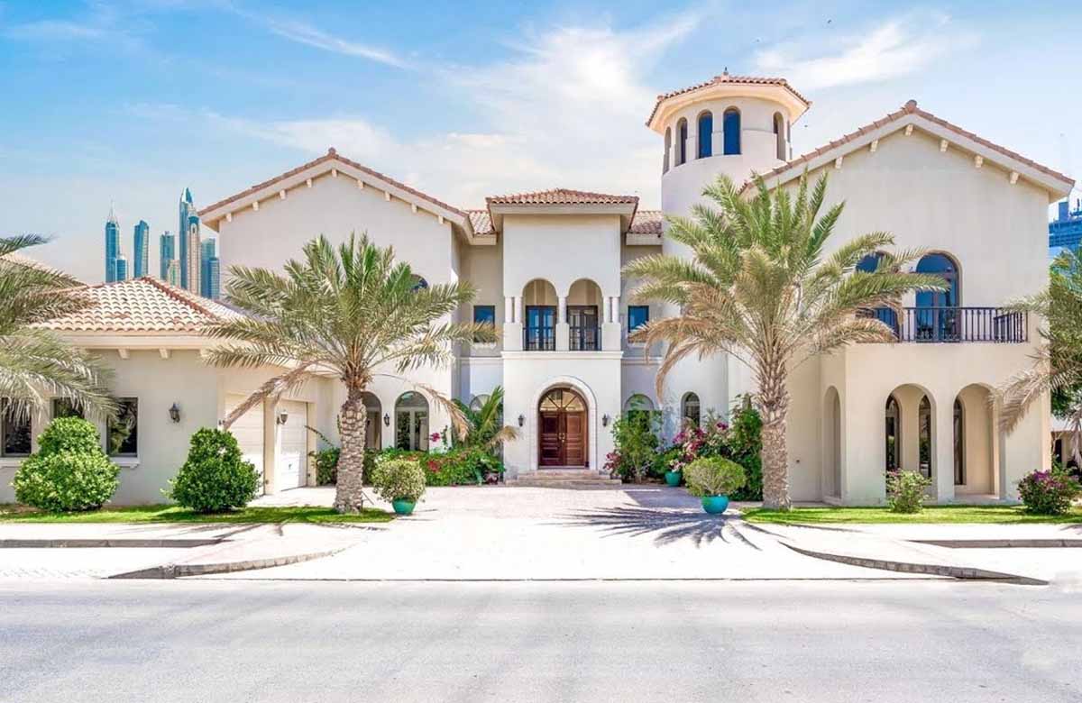 Professional residential house painters in Dubai offering interior and exterior painting services.
