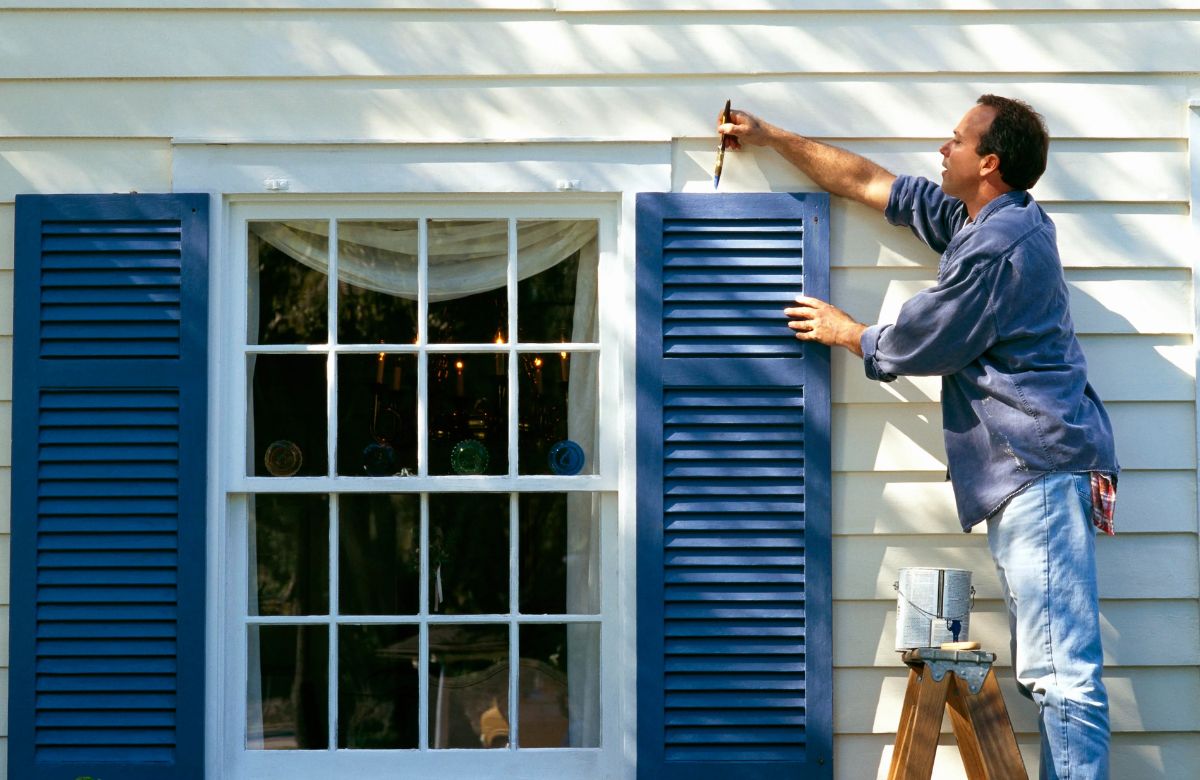 A Person Exterior Painting in Damac Hills window in the give the services by hub services in duabai dama's.